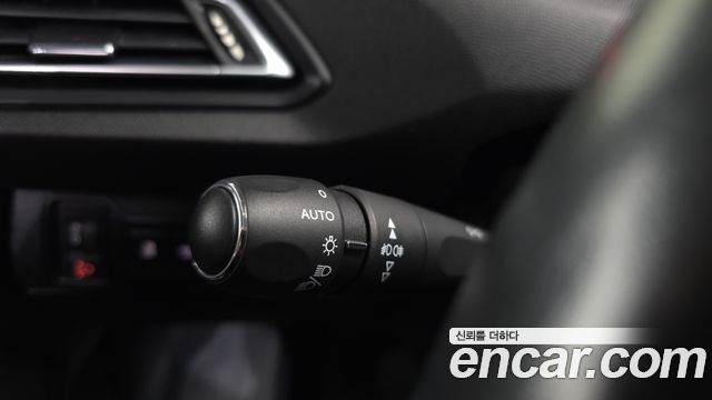 Peugeot 308 (II) 1.6 BlueHDi Allure 2015 — фото 22