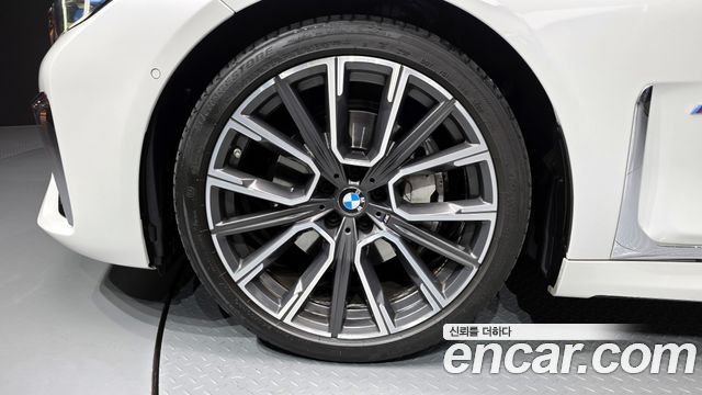 BMW 7 Series (G11) 740Li xDrive M Sport Package 2022 — фото 5