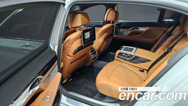 BMW 7 Series (G11) 740Li xDrive M Sport Package 2022 — фото 12