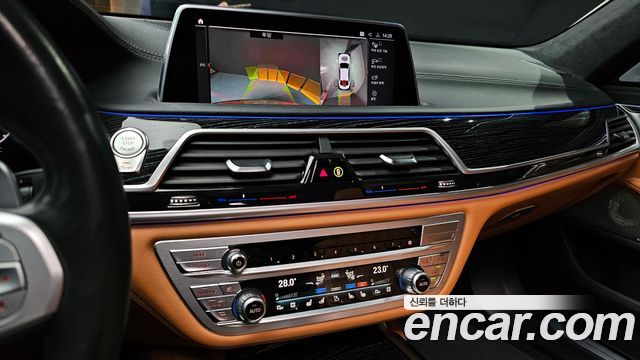 BMW 7 Series (G11) 740Li xDrive M Sport Package 2022 — фото 15