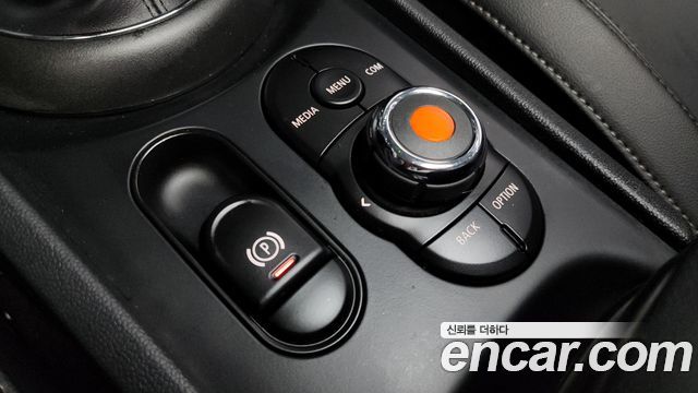 MINI Cooper Clubman Standard 2nd 2021 — фото 17