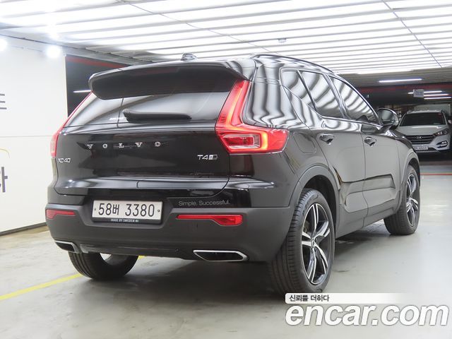 Volvo XC40 T4 R-Design 2019 — фото 4