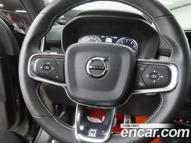 Volvo XC40 T4 R-Design 2019 — фото 8
