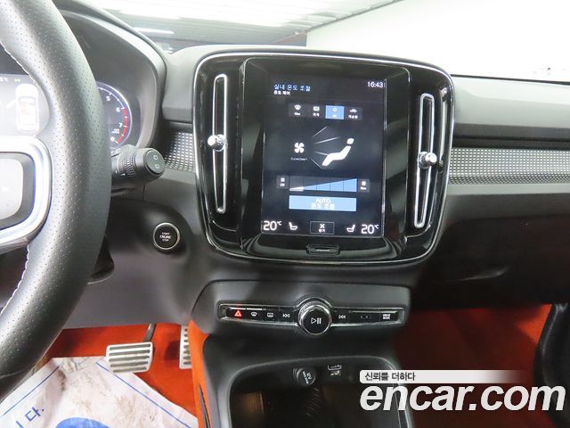 Volvo XC40 T4 R-Design 2019 — фото 10