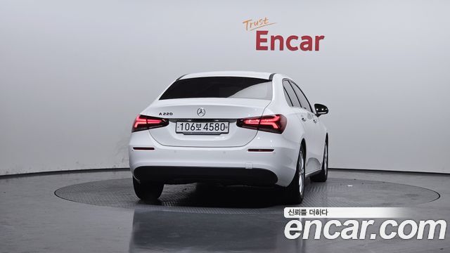 Mercedes-Benz A-Class (W177) A220 Sedan 2020 — фото 4
