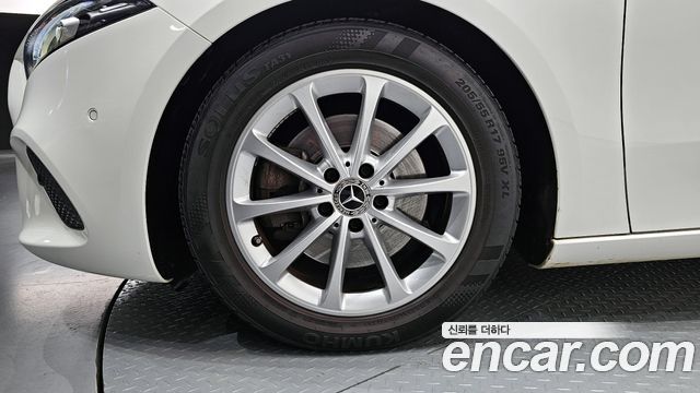 Mercedes-Benz A-Class (W177) A220 Sedan 2020 — фото 5