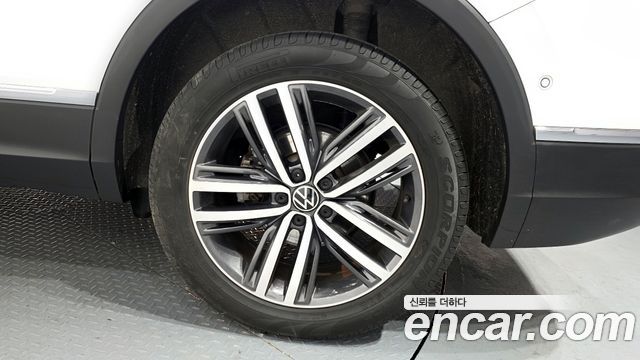 Volkswagen Tiguan Allspace 2.0 TSI Prestige 2023 — фото 5