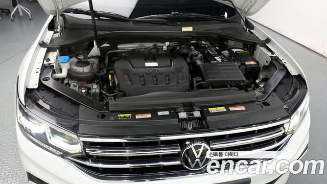 Volkswagen Tiguan Allspace 2.0 TSI Prestige 2023 — фото 6