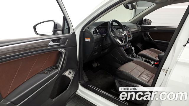 Volkswagen Tiguan Allspace 2.0 TSI Prestige 2023 — фото 10
