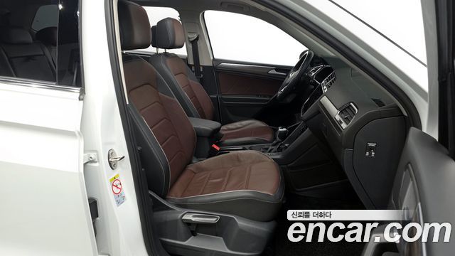 Volkswagen Tiguan Allspace 2.0 TSI Prestige 2023 — фото 15