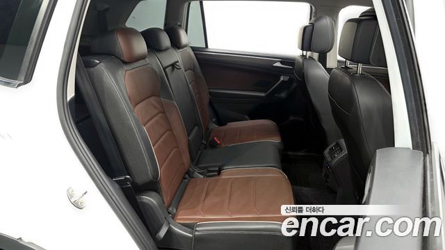 Volkswagen Tiguan Allspace 2.0 TSI Prestige 2023 — фото 16