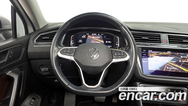 Volkswagen Tiguan Allspace 2.0 TSI Prestige 2023 — фото 17