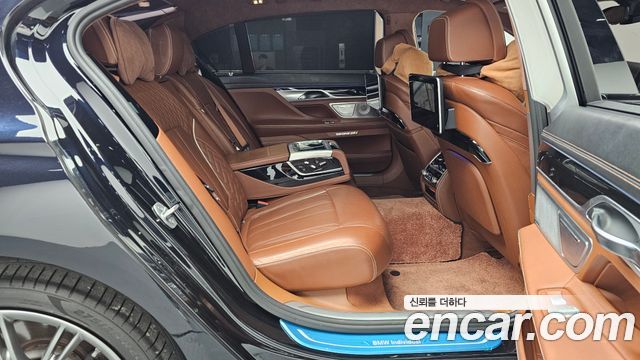 BMW 7 Series (G11) 750Li xDrive Vision 100 Edition 2016 — фото 12