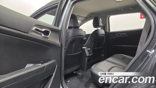 Kia Sportage (V) Diesel 2.0 2WD Prestige 2022 — фото 18
