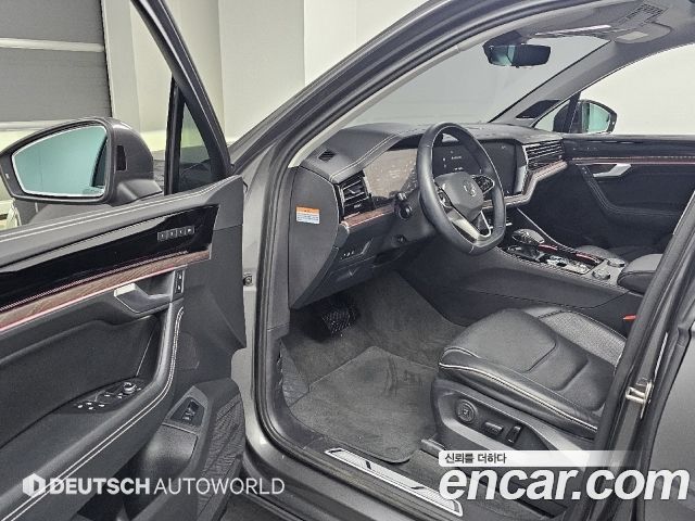 Volkswagen Touareg (III) 3.0 TDI Prestige 2024 — фото 15