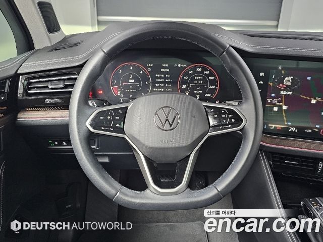 Volkswagen Touareg (III) 3.0 TDI Prestige 2024 — фото 17