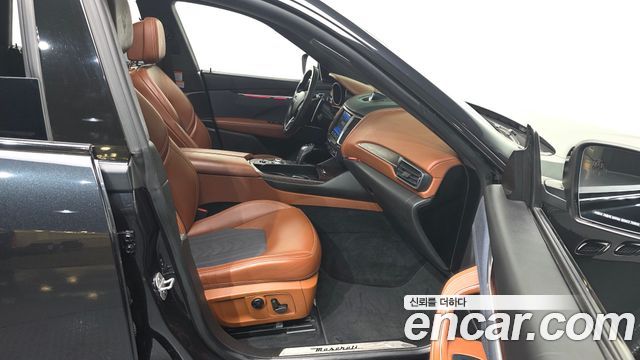 Maserati Levante 3.0 Diesel AWD GranLusso 2019 — фото 11