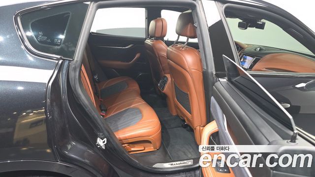 Maserati Levante 3.0 Diesel AWD GranLusso 2019 — фото 12