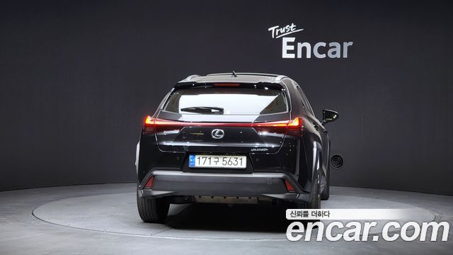 Lexus UX250h 2.0 2WD 2024 — фото 4