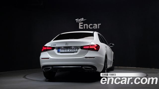 Mercedes-Benz A-Class (W177) A220 Sedan 2022 — фото 4