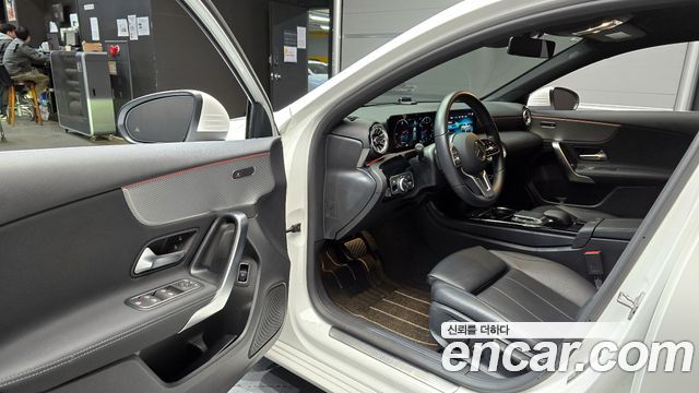 Mercedes-Benz A-Class (W177) A220 Sedan 2022 — фото 11
