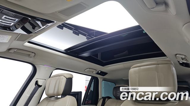 Land Rover Range Rover (IV) 4.4 SDV8 AB LWB DIESEL 2018 — фото 19