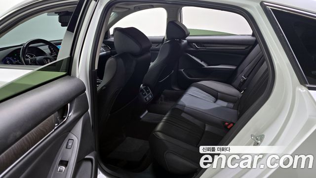 Honda Accord (X) 2.0 Hybrid Touring 2022 — фото 11
