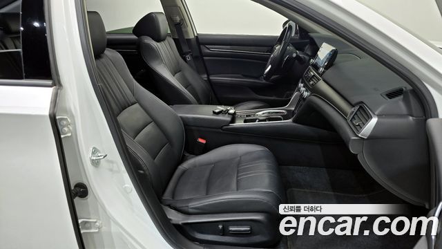 Honda Accord (X) 2.0 Hybrid Touring 2022 — фото 12