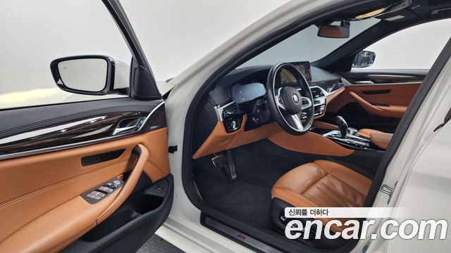 BMW 5 Series (G30) 520i M Sport 2022 — фото 9