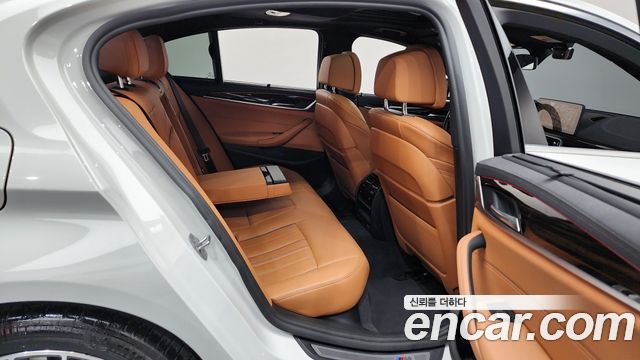 BMW 5 Series (G30) 520i M Sport 2022 — фото 15