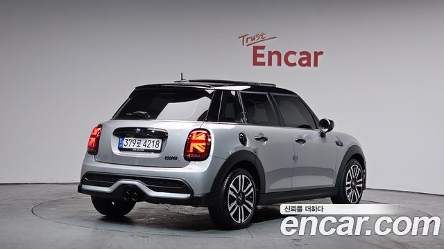 MINI Cooper S 5Door Classic Third Generation 2024 — фото 2