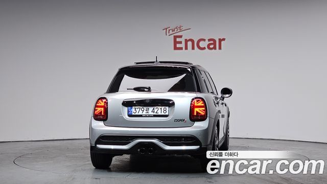 MINI Cooper S 5Door Classic Third Generation 2024 — фото 4