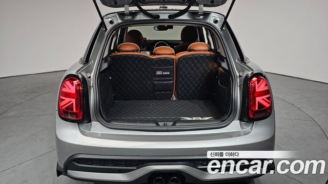 MINI Cooper S 5Door Classic Third Generation 2024 — фото 24