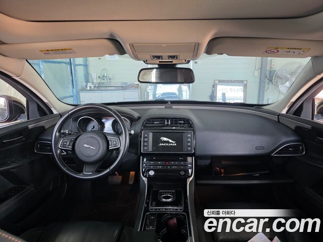 Jaguar XE 20d Prestige 2016 — фото 3