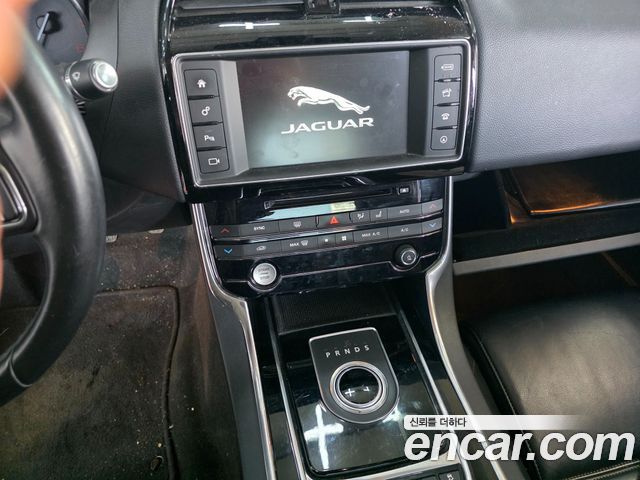 Jaguar XE 20d Prestige 2016 — фото 19