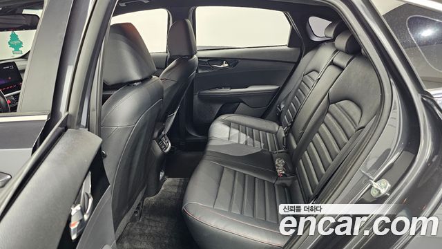 Kia K3 (II) 1.6 Turbo GT 5Door Signature 2022 — фото 12