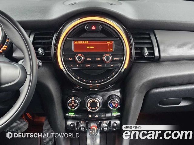 MINI Cooper D 5Door Standard 3rd 2015 — фото 18