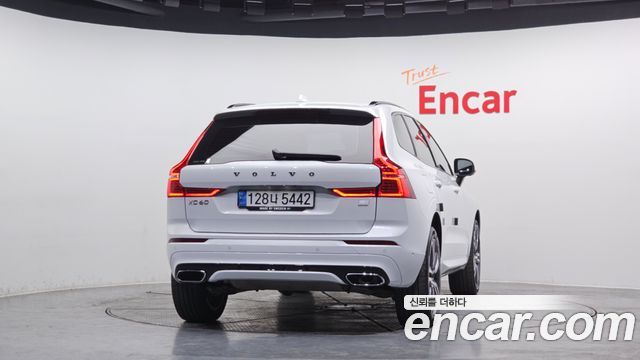 Volvo XC60 (II) T8 R-Design 2021 — фото 4
