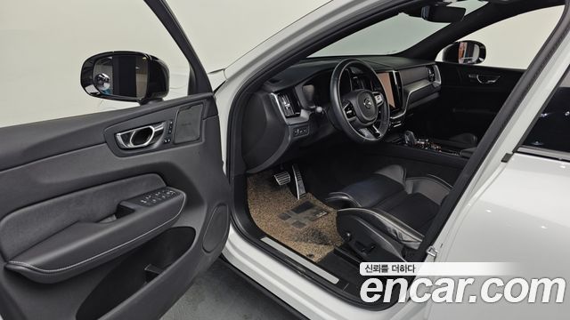 Volvo XC60 (II) T8 R-Design 2021 — фото 10