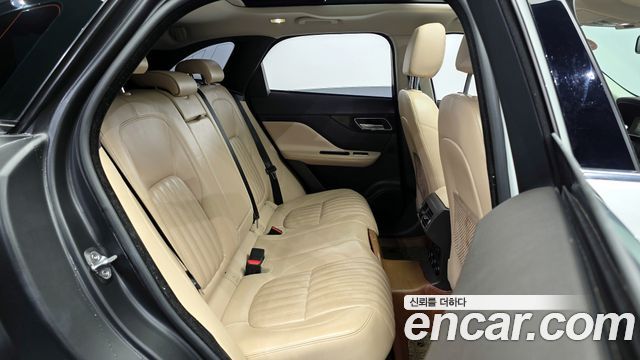 Jaguar F-PACE 20d Portfolio 2018 — фото 12