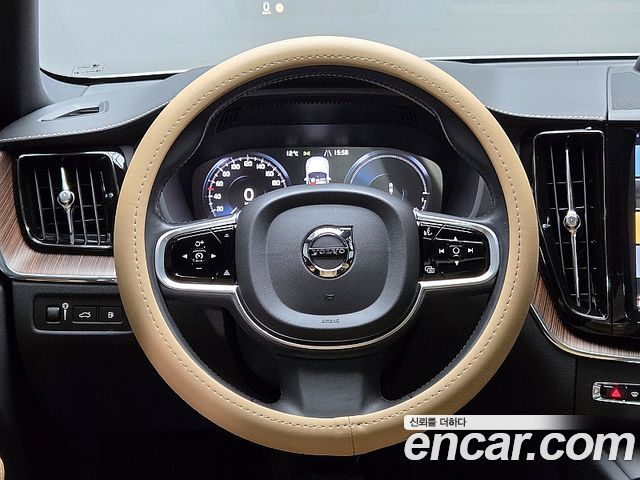 Volvo XC60 (II) T8 Inscription 2021 — фото 15