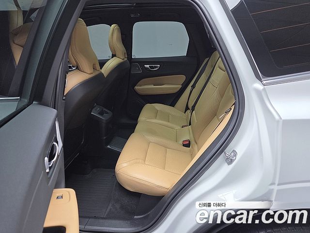 Volvo XC60 (II) T8 Inscription 2021 — фото 18
