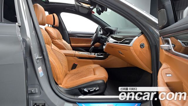 BMW 7 Series (G11) 740i Design Pure Excellence 2021 — фото 11