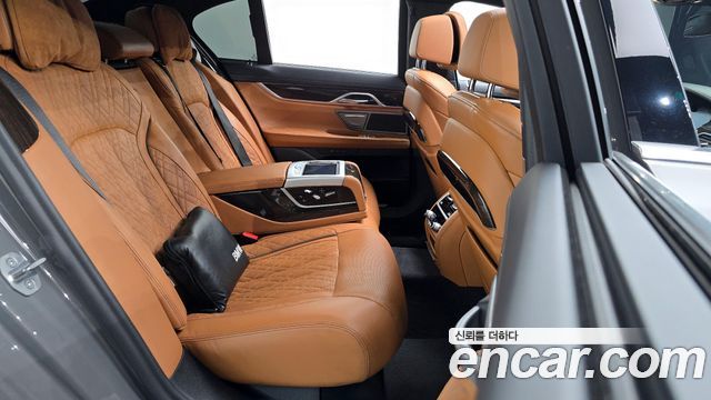 BMW 7 Series (G11) 740i Design Pure Excellence 2021 — фото 12