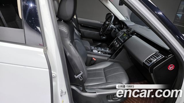 Land Rover Discovery 5 3.0 SD6 SE 2019 — фото 12