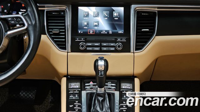 Porsche Macan 2.0 95B 2017 — фото 14