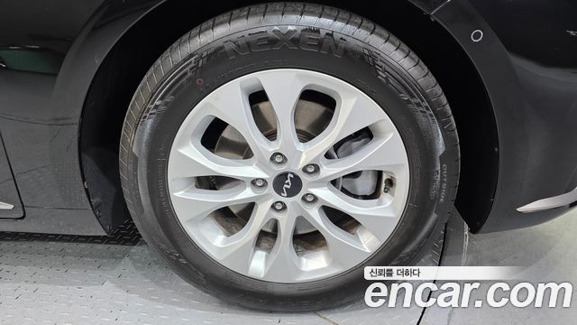 Kia K8 2.5 Gasoline 2WD Noblesse 2023 — фото 5