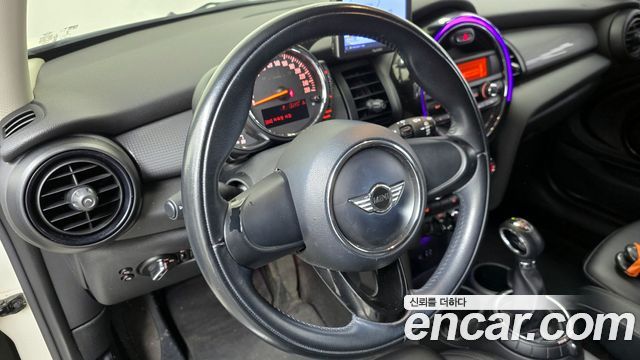 MINI Cooper Standard Third Generation 2016 — фото 13