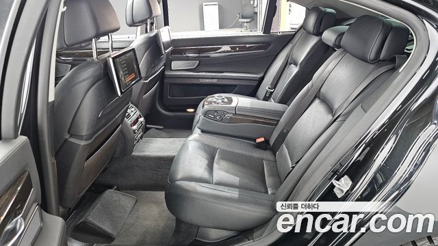 BMW 7 Series (F01) 750Li xDrive 2014 — фото 16