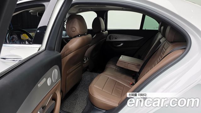 Mercedes-Benz E-Class (W213) E300 AMG Line 2019 — фото 20